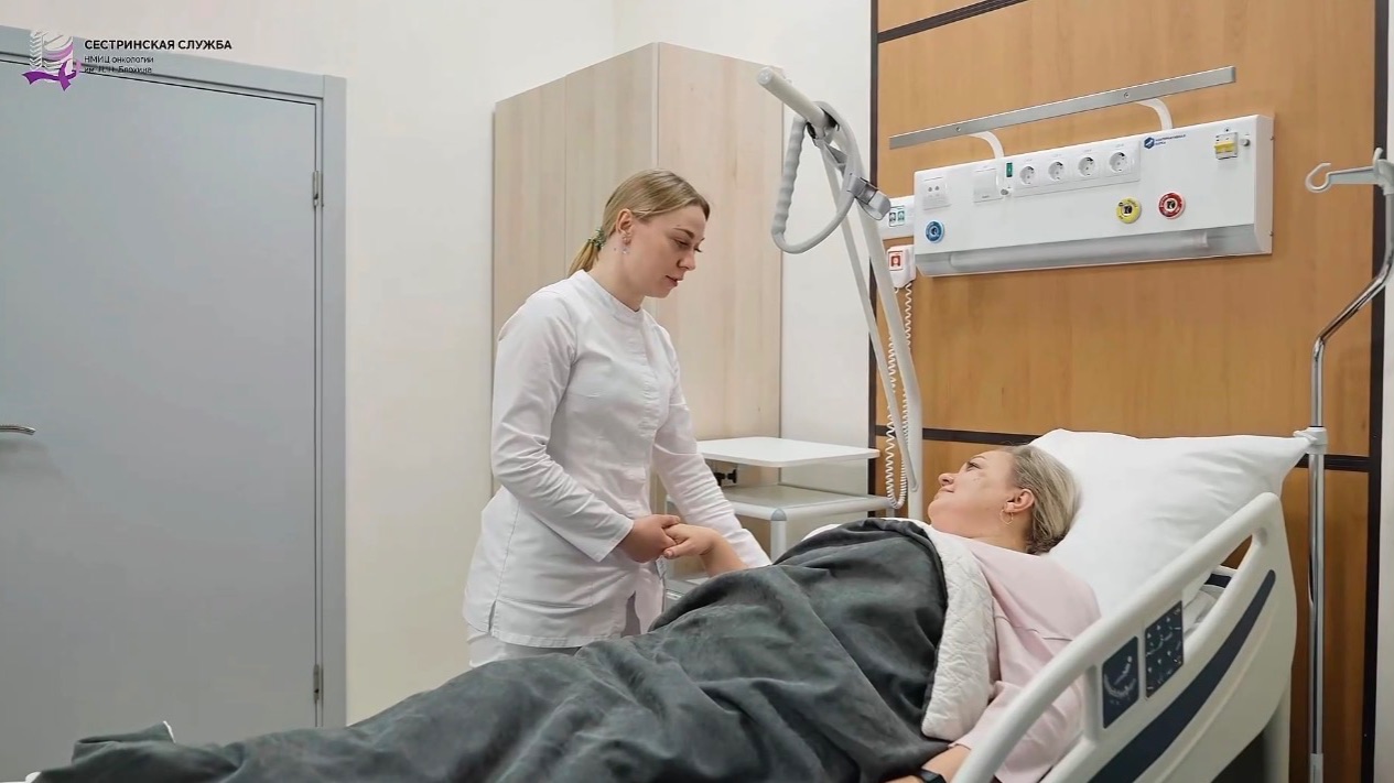 Какие действия должна предпринять медицинская сестра при гипертоническом кризе?