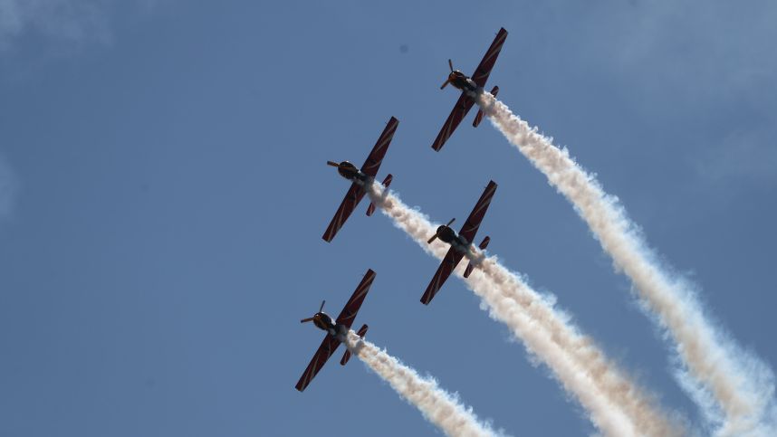 Безопасность и доступность: Путин поздравил работников гражданской авиации