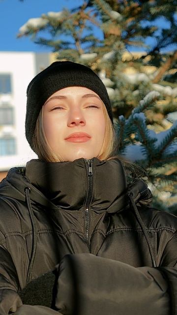 Шум города отступает, когда находишь своё тихое место. смотреть онлайн