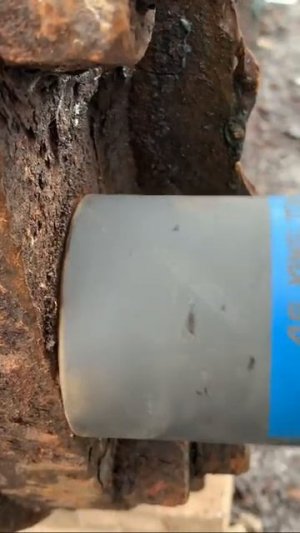 Аккумуляторный гайковерт Dewalt против старой советской заглушки😎💪 #shorts