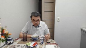 Мукбанг. Мамаша носилась как под хвост ужаленная.