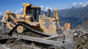 Caterpillar D9R working in French Alps.