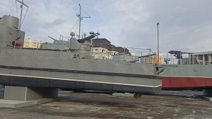 Нептун, подводная лодка и военные катера на выставке в Верхней Пышме