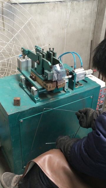 Машина стыковой сварки проволоки UN-35 смотреть онлайн