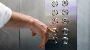 Лифт взлетел на 17‑й этаж: как кабина подъемника едва не убила человека внутри
