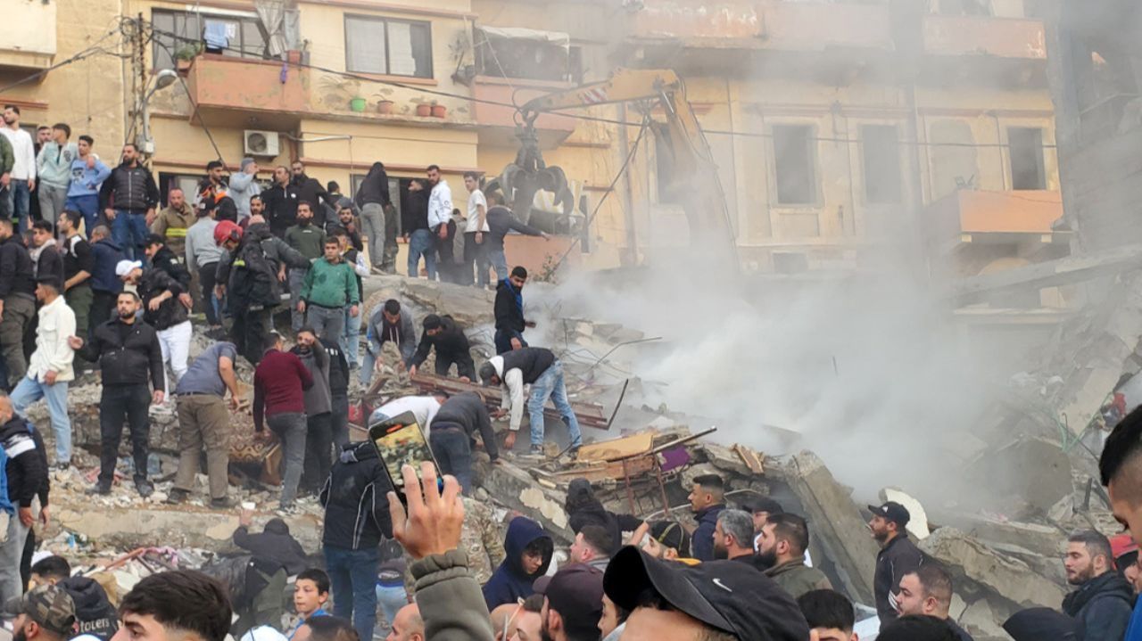 Жилой дом обрушился на севере Ливана. 6 человек погибли на месте смотреть онлайн