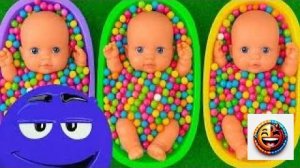 ДЕТЯМ ТРИ МАЛЫША В ШАРИКАХ УЧИМ ЦВЕТА СЮРПРИЗ ИГРУШКИ ДЛЯ МАЛЫШЕЙ ВЕСЕЛАЯ ИГРА