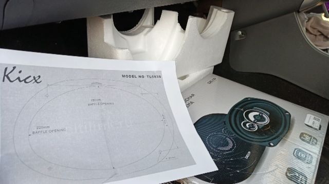 Врезаем задние динамики Ниссан Алмера G15