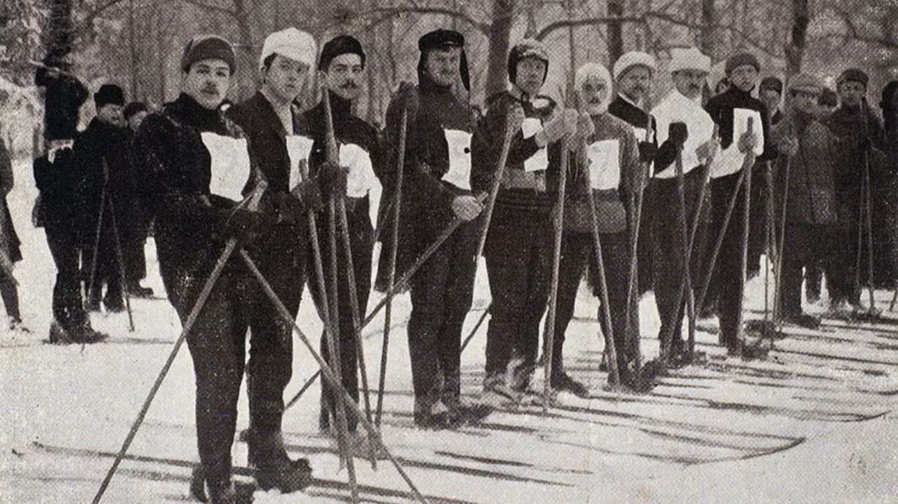 Первые лыжные гонки прошли 130 лет назад на Ходынском поле в Москве смотреть онлайн