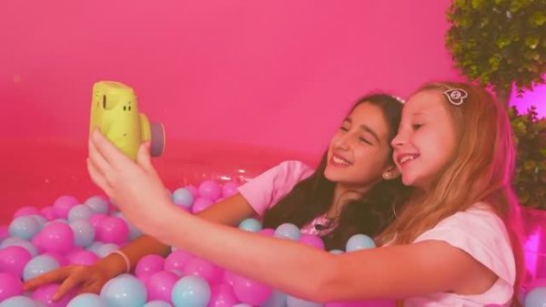 Настя и квест комната Барби