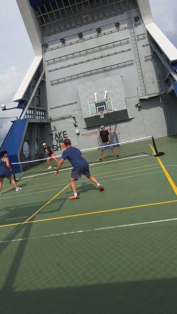 теннис на лайнере