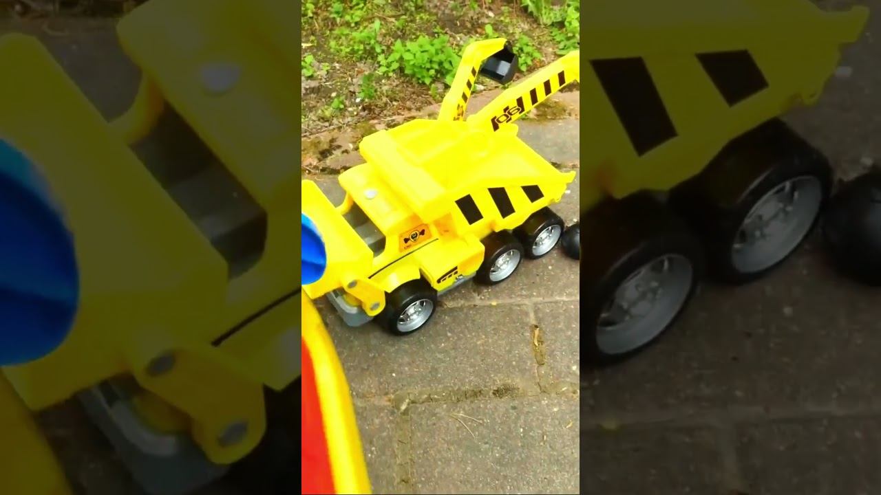 Игрушечные машинки разбирают домик и наводят порядок #игрушки #машинки #видеодлядетей смотреть онлайн