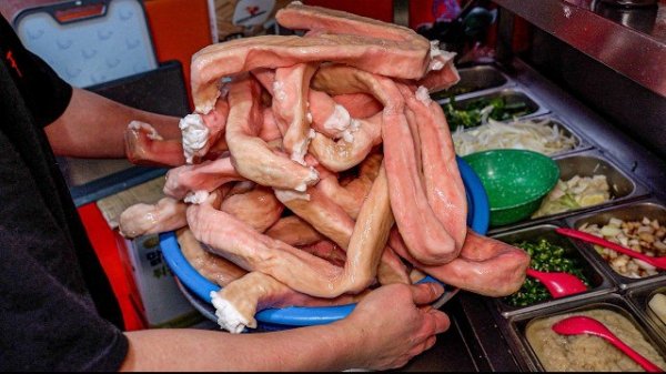 Фантастическое сочетание пухлой корейской говяжьей требухи и бескостной курицы. рагу гопчан