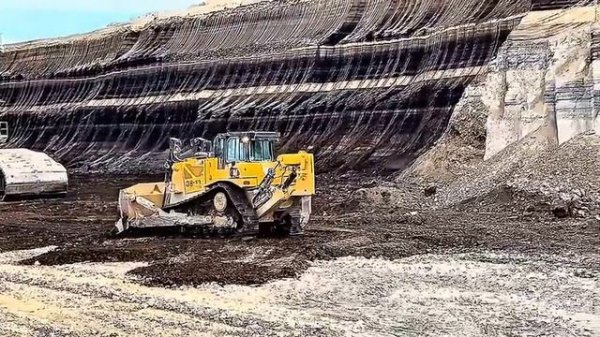This CAT D8T Works Under a MONSTER Mining Machine… One Wrong Move Ends It