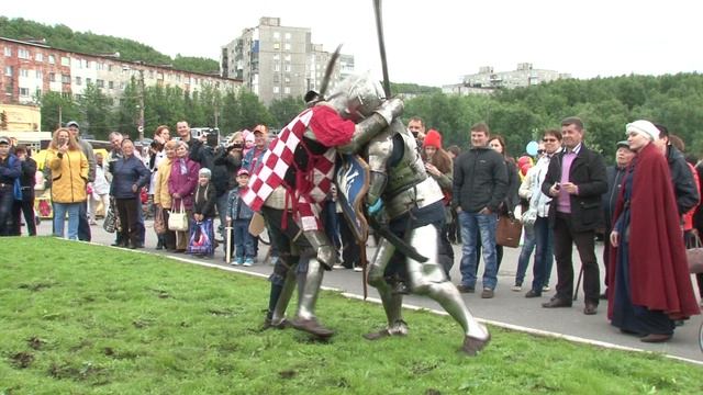 РЫЦАРИ - бой в ДЕНЬ МОЛОДЕЖИ 06-28-2015 (Семеновское озеро) смотреть онлайн