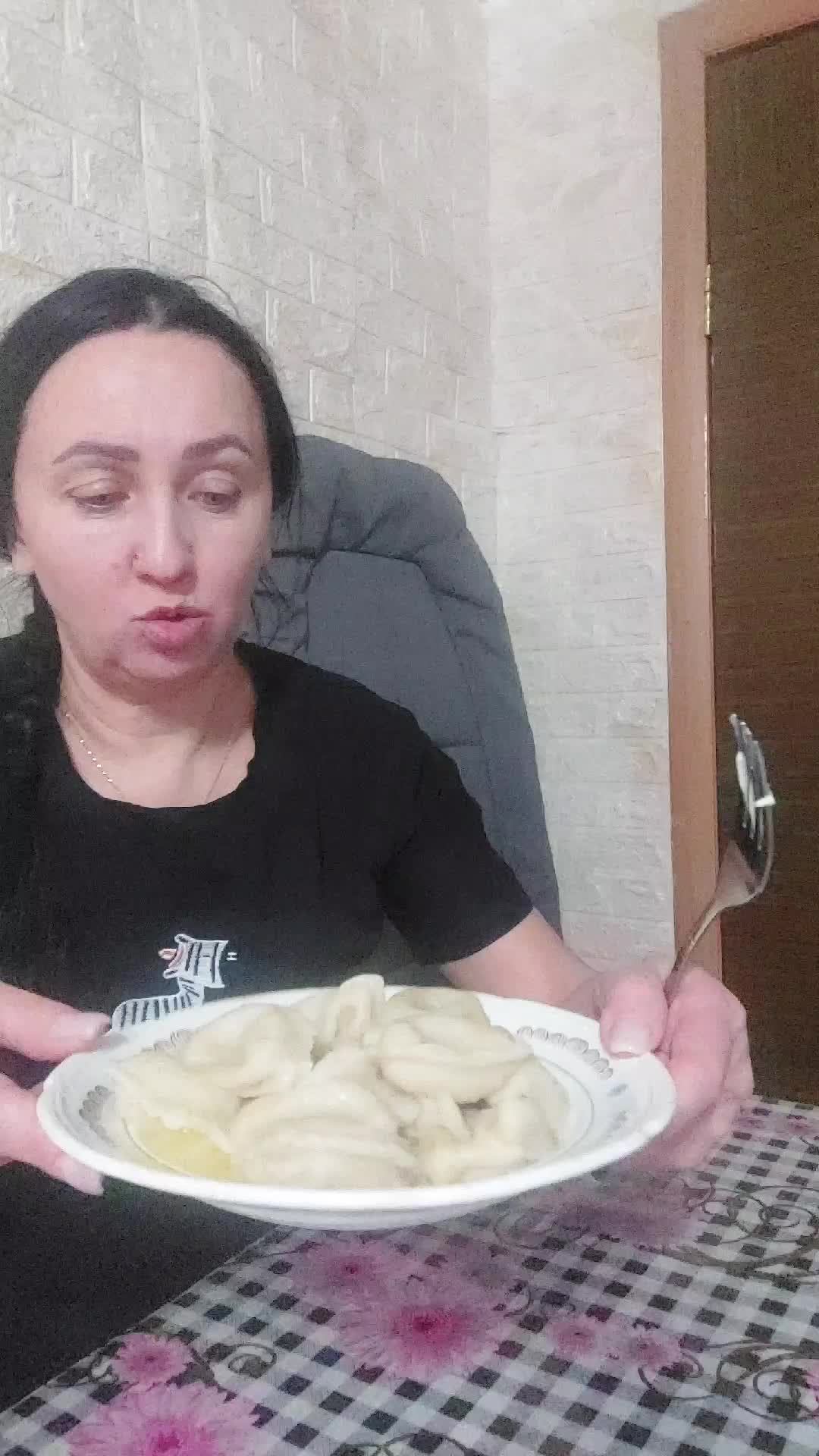 мукбанг/вареники скартошшкой/грибами/свиная печенка смотреть онлайн