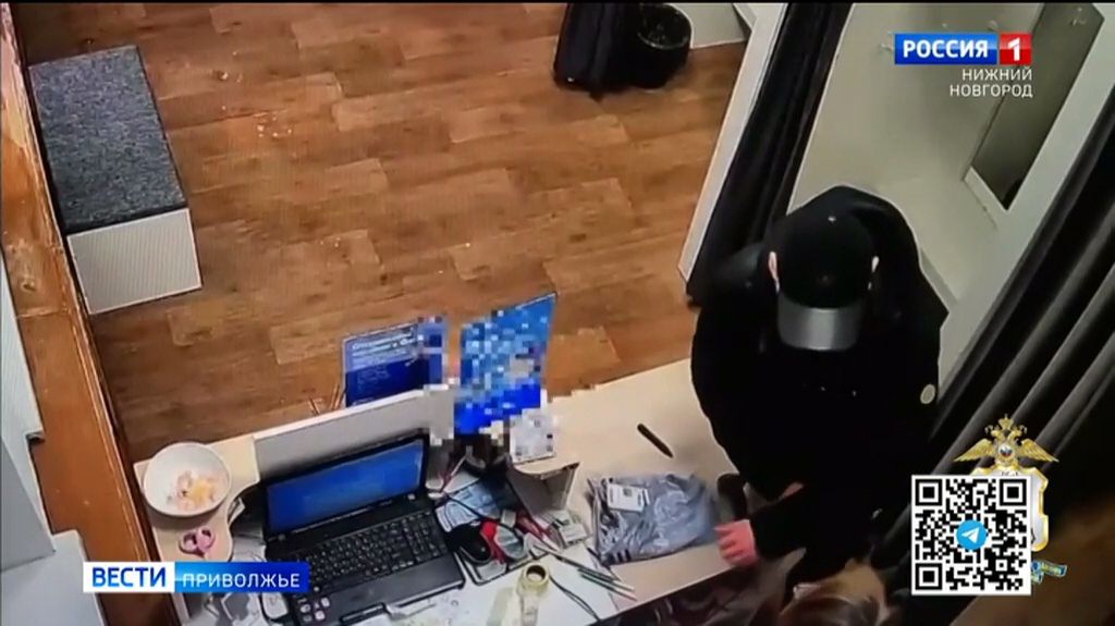 Неизвестный напал на сотрудницу пункта выдачи смотреть онлайн