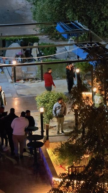 Часть 6. Ночь.
Ночью сменился персонал.
Другой официант.
Другая смена.
В четыре утра
меня разбудила