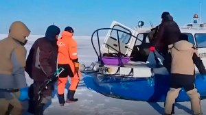 Группу рыбаков эвакуировали с оторвавшейся льдины на Сахалине