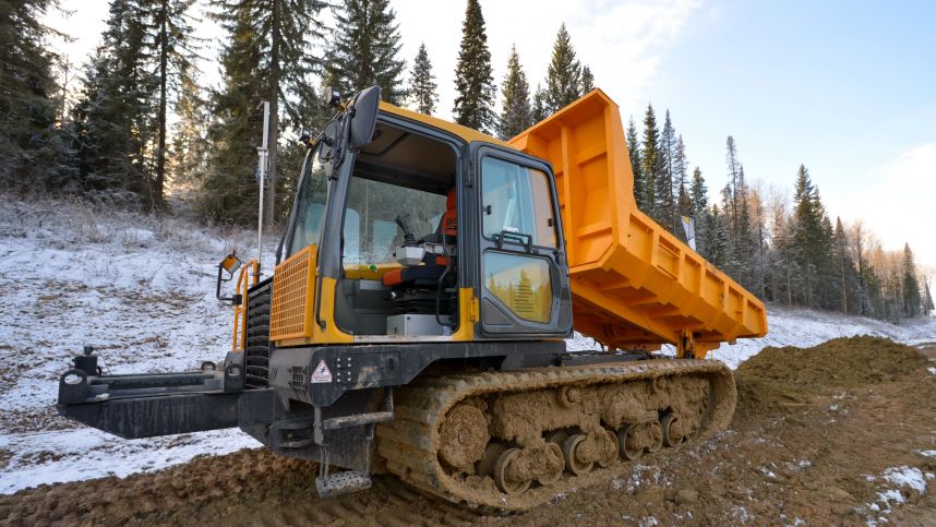 Без водителей и без перерывов: беспилотная техника строит трассу М-5 на Урале