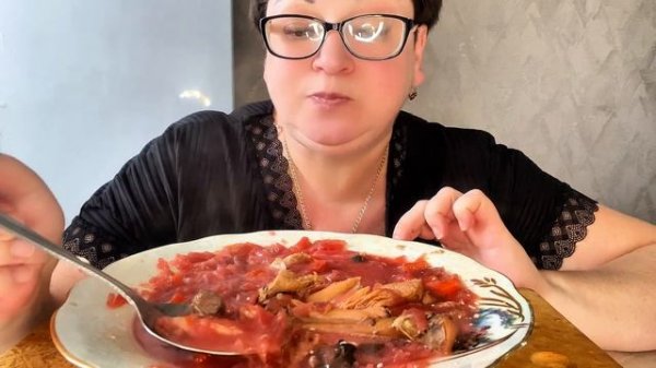 ЕЙ, было плохо, но от мед.помощи отказалась🤷♂️А виноваты фармацевты ‼️А вы что думаете ⁉️Борщ ем