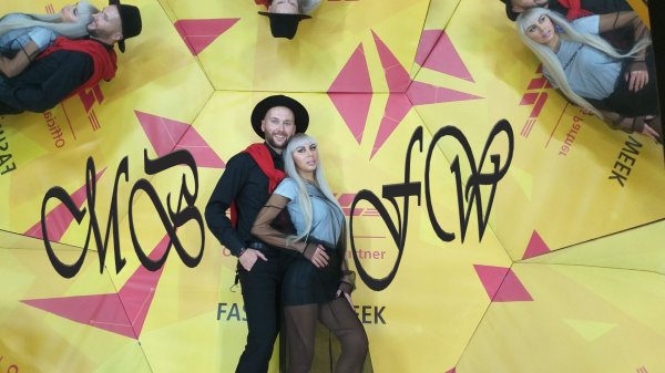 Неделя моды в Москве чем удивила Moscow Fashion Week Podium.im Мальчики в колготках Робот Федор