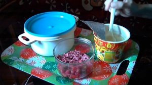 Обед с Толяном: Винегрет, свекла с черносливом и Роллтон пюре