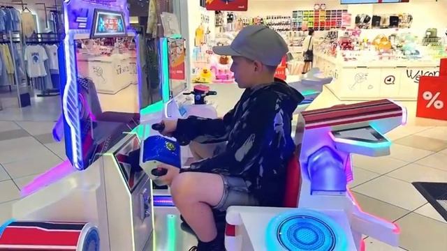 Веселая песенка про машинки для детей на английском.