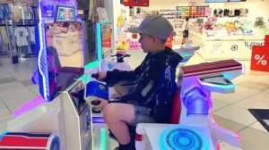 Веселая песенка про машинки для детей на английском.