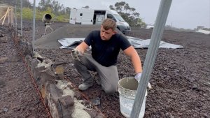 Ванек на Гавайях | Строю забор из Лава (вулкан) камня на Гавайях