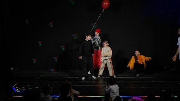 El hombre fuerte y Chica guapa.