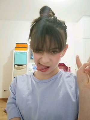 приветик Я Никуся подпишись на 300 танец