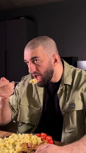 Случай в гостях смотреть онлайн