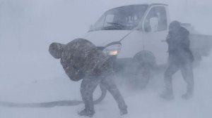 Блокировка трасс, снежные вихри и эвакуация людей в Казахстане. Дожди поливают Ереван. Погода в СНГ