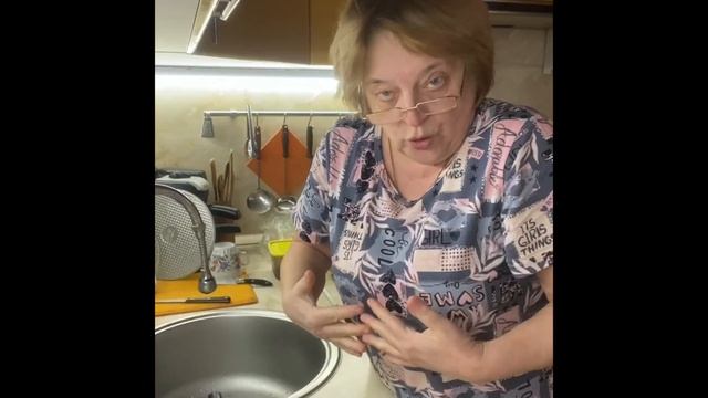 Влог. Прогулка в парке. Очень замёрзла. Женя ест кабачки 😲 смотреть онлайн