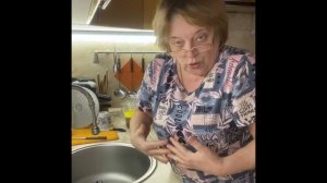 Влог. Прогулка в парке. Очень замёрзла. Женя ест кабачки 😲