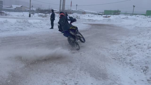 Школа мотокросса ZRT Тренировки поворотов смотреть онлайн