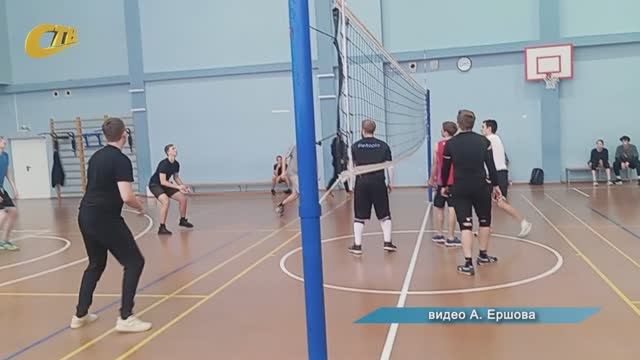 В ЛИЦЕЕ №14 ПРОШЕЛ ОЧЕРЕДНОЙ ТОВАРИЩЕСКИЙ МАТЧ ПО ВОЛЕЙБОЛУ МЕЖДУ ВЫПУСКНИКАМИ И УЧАЩИМИСЯ ЛИЦЕЯ смотреть онлайн