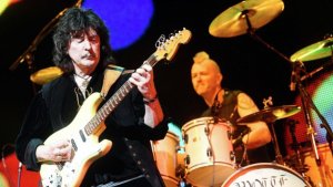 Человек в черном...