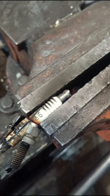 Коронка на свече газы или все-таки пыль от высоковольтной энергии. #automobile #ремонт смотреть онлайн