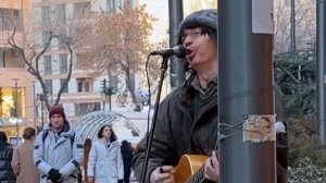 КОГДА БЕЗДОМНОМУ дали ГИТАРУ притворился с УЛИЧНЫМИ МУЗЫКАНТАМИ она ЕГО ПОЦЕЛОВАЛА