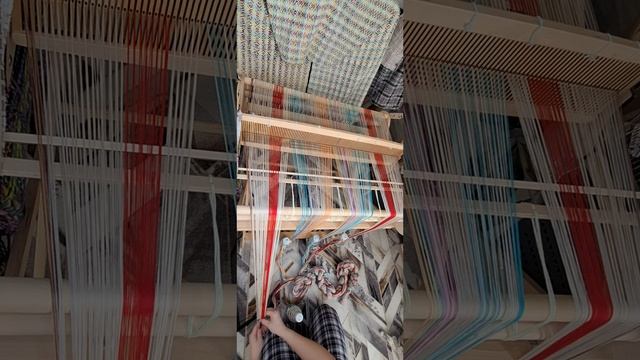 Видео 4 Как накручивать основу на вал навоя с помощью бутылок. Пошагово.