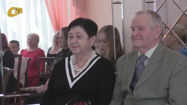 ЖЕЛЕЗНОГОРСКАЯ СЕМЬЯ СЕЛИВЕРСТОВЫХ ОТМЕТИЛА 50-ЛЕТНИЙ ЮБИЛЕЙ СУПРУЖЕСКОЙ ЖИЗНИ смотреть онлайн