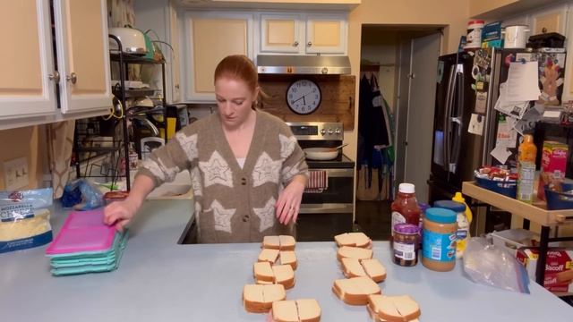 Dougherty Dozen.  УТРЕННЯЯ РУТИНА .Завтрак и обед для 10 детей.