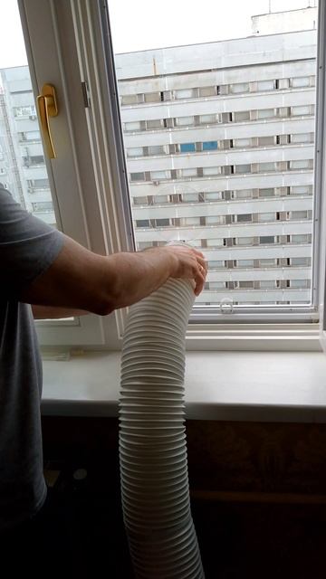 Вставка в деревянное окно для вывода гофры от мобильного кондиционера