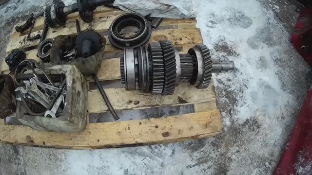 МАЗ опять сломался 2часть. Собираем КПП ЯМЗ- 238 смотреть онлайн