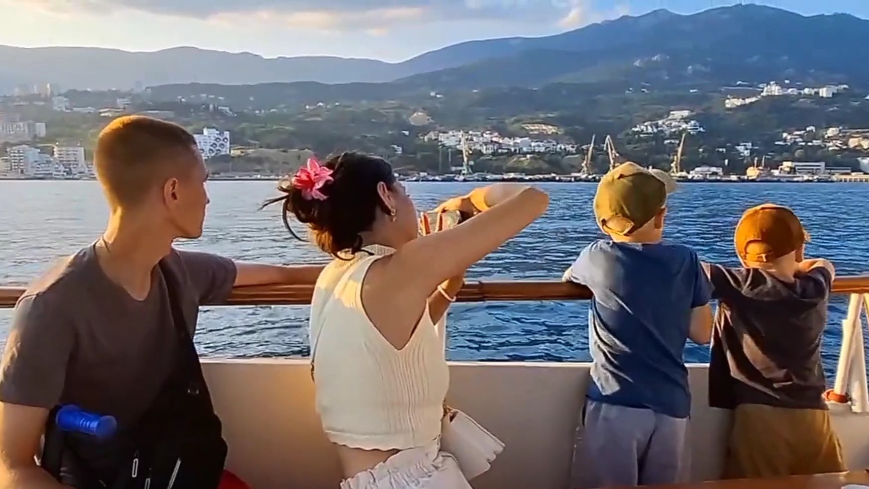 С детьми в Крым 2025г ч.4 Алушта-Ялта-Гаспра Прогулка,рыбалка в море на катере на машине смотреть онлайн
