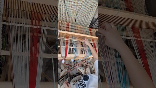 Видео 3 Как накручивать основу на вал навоя с помощью бутылок. Пошагово.