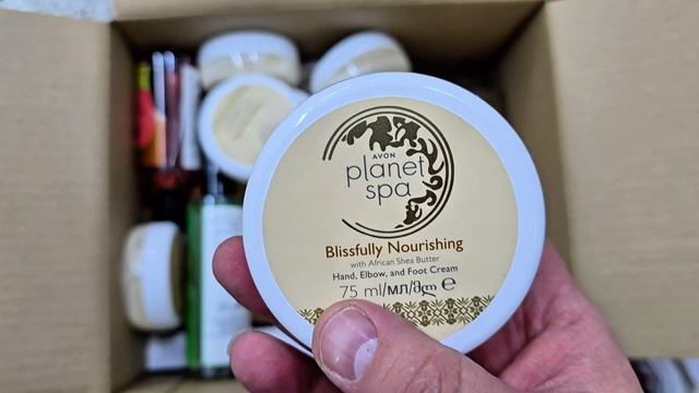 ЧТО ОНО УМЕЕТ? 🤔 Распаковка Avon: заказал бьюти-гаджет для лица.