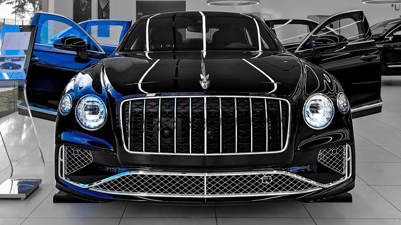 Bentley Flying Spur Azure 2026 , интерьер и экстерьер смотреть онлайн